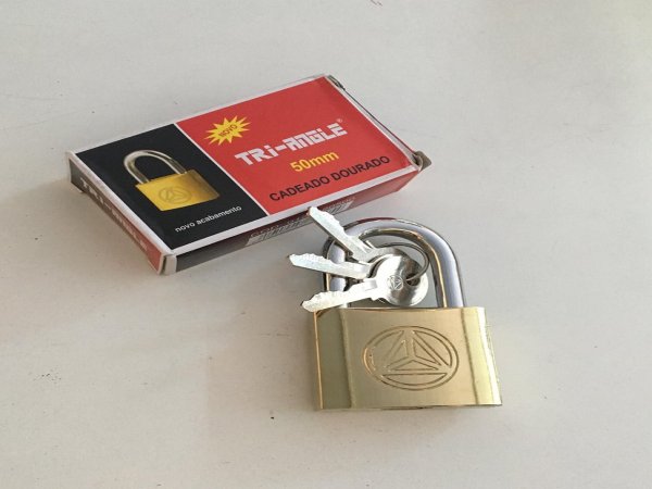 CADEADO TRI-ANGLE DOURADO 50MM