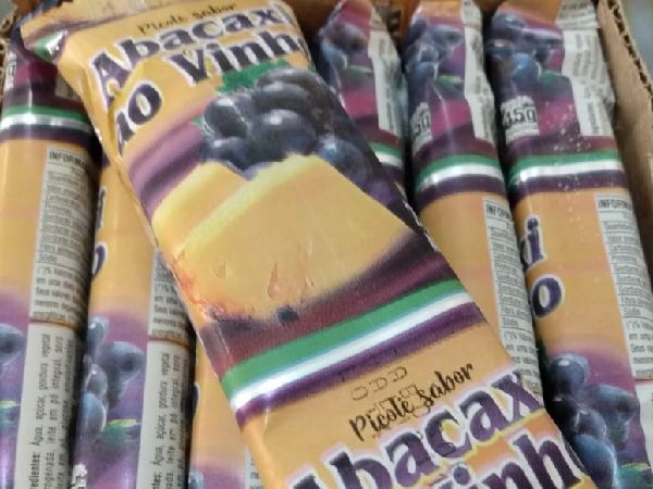 Picolé ao Leite - Abacaxi ao Vinho Picolé ao Leite - Abacaxi ao Vinho