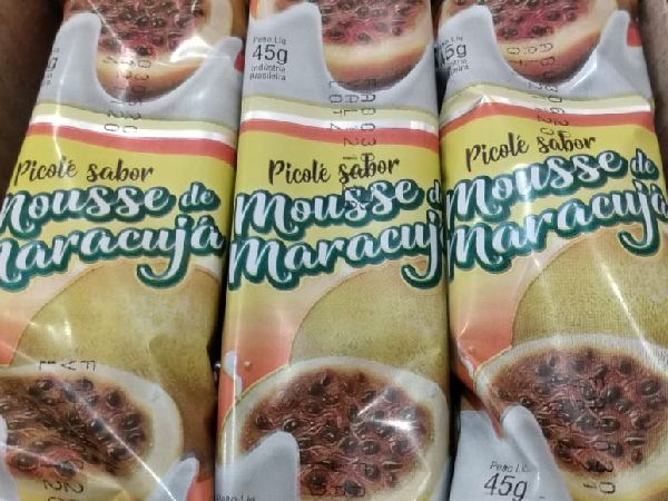 Picolé ao Leite - Mousse de Maracujá Picolé ao Leite - Mousse de Maracujá